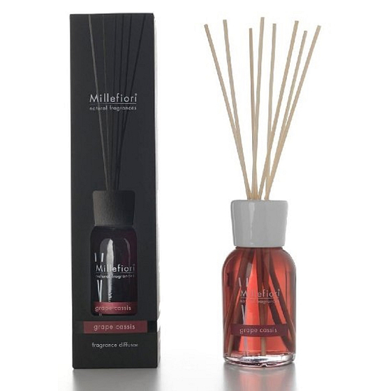 Millefiori Milano Natural Grape Cassis - Trauben und Schwarze Johannisbeere Diffusor 250 ml + 8 Stäbchen mit einer Länge von 30 cm für mittelgroße Räume, hält mindestens 3 Monate.