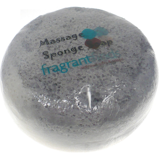 Fragrant Courage Oliven-Glycerinseife Massage mit einem Schwamm gefüllt mit dem Duft des Parfums Diesel Only the Brave in grau-weißer Farbe 200 g