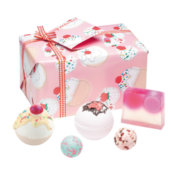 Bomb Cosmetics Cherry Badebad gut 2 x 160 g + Ball 2 x 30 g + Seife 100 g, Kosmetikset