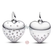 Charm Sterlingové stříbro 925 Srdce poseté zirkony, symbol lásky a elegance, přívěsek na náramek láska
