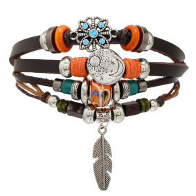 Mehrlagiges Lederarmband, Feder + Mond-/Sonnensymbol, größenverstellbar Mehrlagiges Lederarmband, Feder + Mond-/Sonnensymbol, größenverstellbar