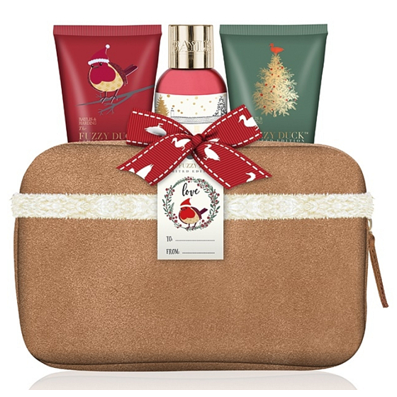 Baylis & Harding Maulbeeren-, Mistel- und Weihnachtsbaum-Duschcreme 100 ml + Körperlotion 50 ml + Handcreme 50 ml + beige Kulturbeutel aus künstlichem Wildleder, Kosmetikset