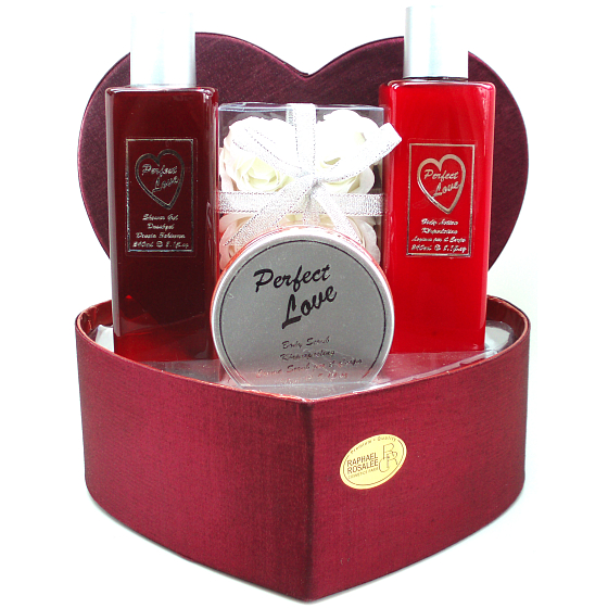 Raphael Rosalee Cosmetics Heart Perfect Love Duschgel 260 ml + Körperlotion 260 ml + Peeling 150 ml + Seife 6 x 4 g + Box, Kosmetikset