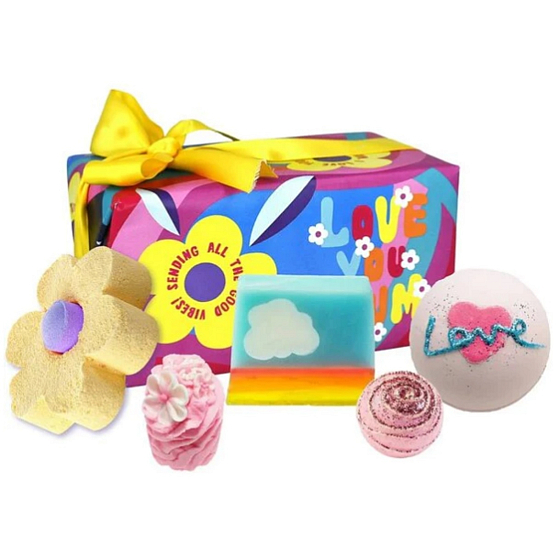 Bomb Cosmetics Love you Mum - Ich liebe dich Mama, Fizzy-Badekugel 160 g + 3D Fizzy-Badekugel 160 g + Glycerinseife 100 g + Butterbadestift 50 g + Butterkugel 30 g, Kosmetikset