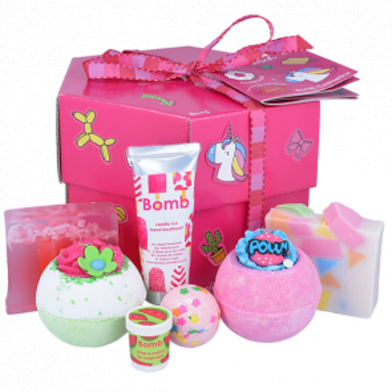 Bomb Cosmetics Aufkleber - Stick With Me ballistisch 2 x 160 g + Seife 2 x 100 g + Ball 30 g + Lippenbalsam 4,5 g + Handcreme 25 ml + Aufkleber 12 Stück, Kosmetikset