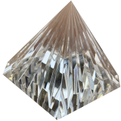 Glaspyramide geriffelt 50 mm Kristall - Glas Briefbeschwerer