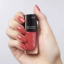 Artdeco Art Couture lak na nehty s unikátním vinylovým lesklým efektem 665 Brick Red 10 ml