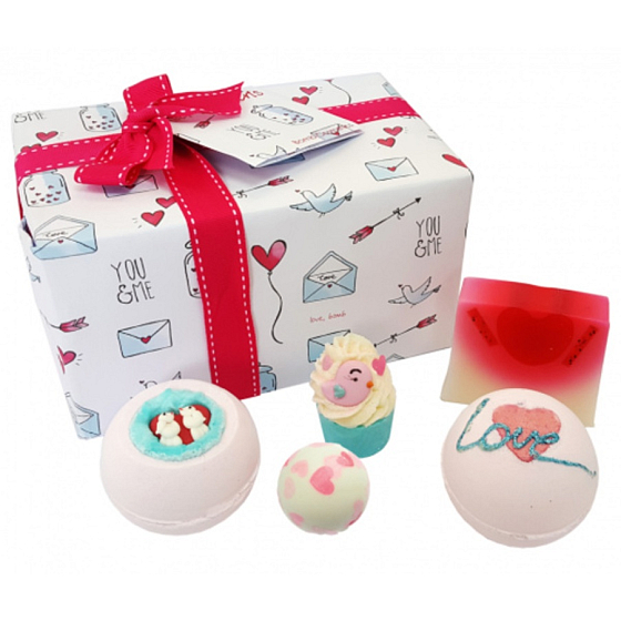 Bomb Cosmetics Geschenk voller Liebe Ballistik 2 x 160 g + Ball 30 g + Block 50 g + Seife 100 g, Kosmetikset