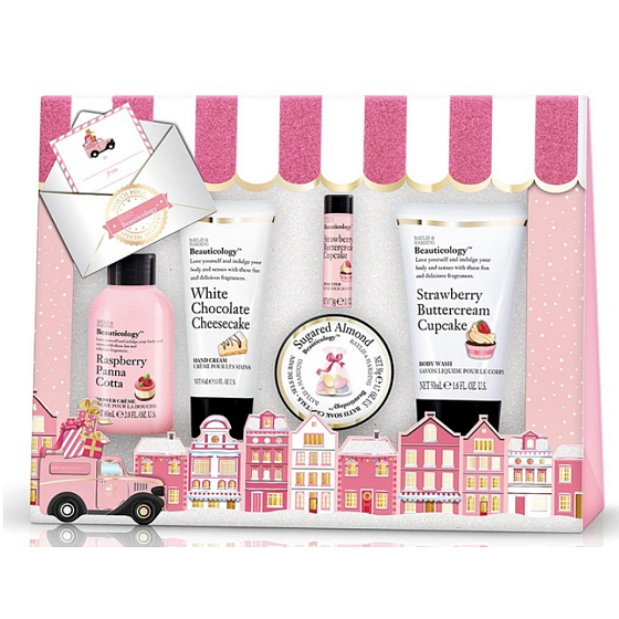 Baylis & Harding Pink Collection Erdbeerkuchen-Flüssigseife 50 ml + Himbeer-Panna-Cotta-Duschcreme 60 ml + Weiße Schokoladen-Käsekuchen-Handcreme 30 ml + Zuckermandel-Badekristalle 70 g + Erdbeerkuchen-Lippenstift 5 g, Kosmetikset