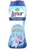 Lenor Spring Awakening Duft von Frühlingsblumen, Patschuli und Zedernperlen in der Waschmaschinentrommel 210 g