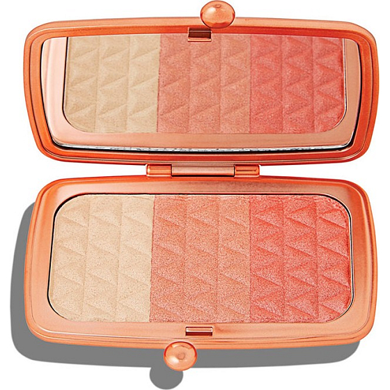 Makeup Revolution Renaissance Illuminate Radiant in der Rosenpalette 14 g