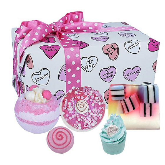 Bomb Cosmetics Sweet Illusion sprudelnde Badebombe 2 x 160 g + Glyzerinseife 100 g + Badepraline 50 g + Butterkugel, Kosmetikset