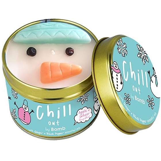 Bomb Cosmetics Chill Out Scent Stories duftende natürliche, handgefertigte Kerze in einer Blechdose brennt bis zu 35 Stunden