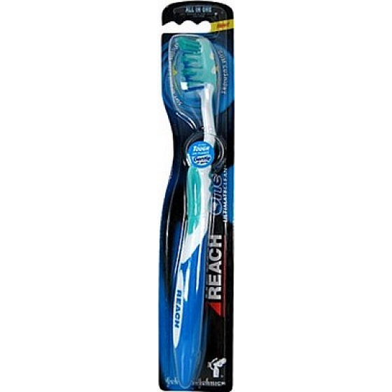 Listerine Reach One Ultimate Clean kombiniert weiche, mittlere und harte Borsten mit einer einteiligen Zahnbürste