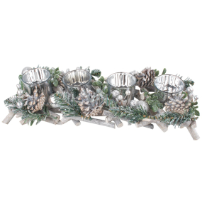 Weihnachtskerzenhalter aus Holz für 4 Kerzen mit silbernen Accessoires und Tannenzapfen 40 cm