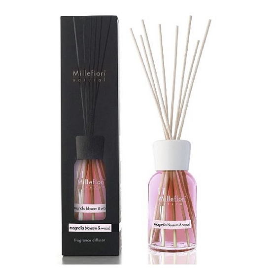 Millefiori Milano Natürliche Magnolienblüte & Holz - Magnolienblüten und Holzdiffusor 250 ml + 8 Stiele in einer Länge von 30 cm für mittelgroße Räume dauern min. 3 Monate
