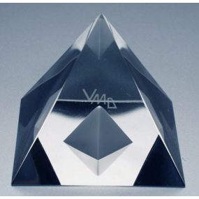 Glaspyramide in einer 50 mm Kristallpyramide