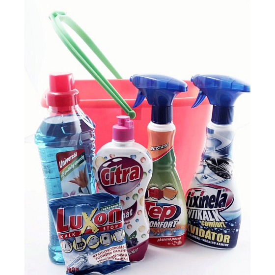 Eimer mit Tatrachema-Produkten, Fixinela Antikalk-Kalkentferner 500 ml, Heartbeat 500 ml, Citra-Waschmittel 500 ml, Diava Flower Universal-Waschmittel 750 ml, Luxon-Beutel, orangefarbener Eimer