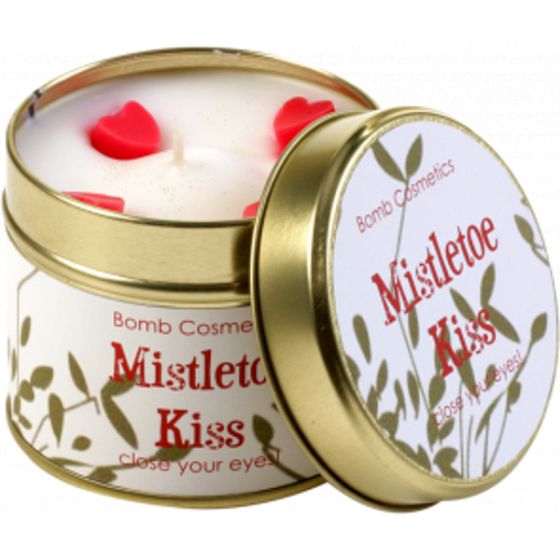 Bomb Cosmetics Kiss under the Mistletoe Duftende natürliche, handgemachte Kerze in einem Blechglas brennt bis zu 35 Stunden
