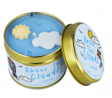 Bombenkosmetik über den Wolken - über den Wolken Duftende natürliche, handgefertigte Kerze in einer Blechdose brennt bis zu 35 Stunden