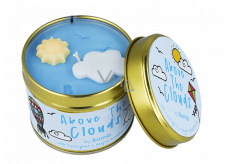 Bombenkosmetik über den Wolken - über den Wolken Duftende natürliche, handgefertigte Kerze in einer Blechdose brennt bis zu 35 Stunden