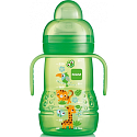Ich habe eine Trainer-Trinkflasche mit weichem Trinkaufsatz und Griffen, verschiedene Motive und Farben, ab 4 Monaten, 220 ml.