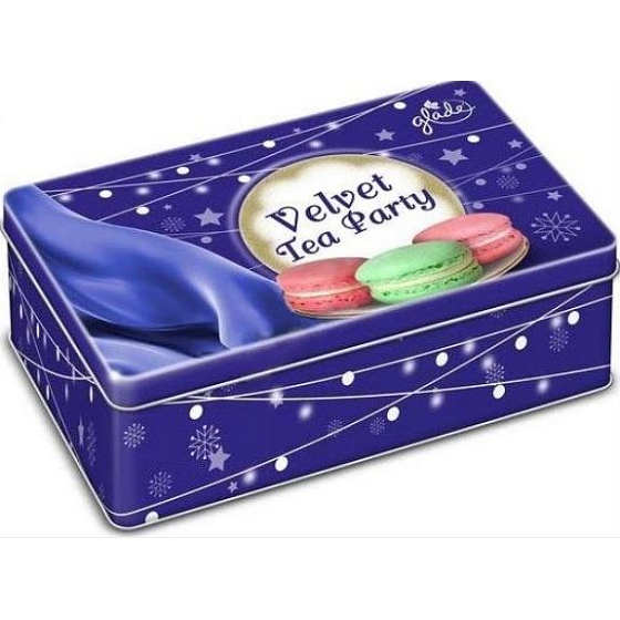 Glade Velvet Tea Party Air & Fabrics Lufterfrischer Spray 275 ml + Duftkerze in Glas Brenndauer bis zu 30 Stunden 120 g, Geschenkset