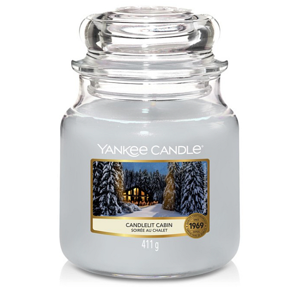 Yankee Candle Candlelit Cabin - Cottage bestrahlt mit einer Kerze mit Kerzenduft Klassisches mittleres Glas 411 g