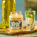 Yankee Candle Tobacco Flower - Duftkerze mit Tabakblume Klassisches mittleres Glas 411 g