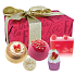 Bomb Cosmetics Fa La La Festliches sprudelndes ballistisches Bad 2 x 160 g + Glycerinseife 100 g + Butterkugel 30 g + Badeblock 50 g, Kosmetikset